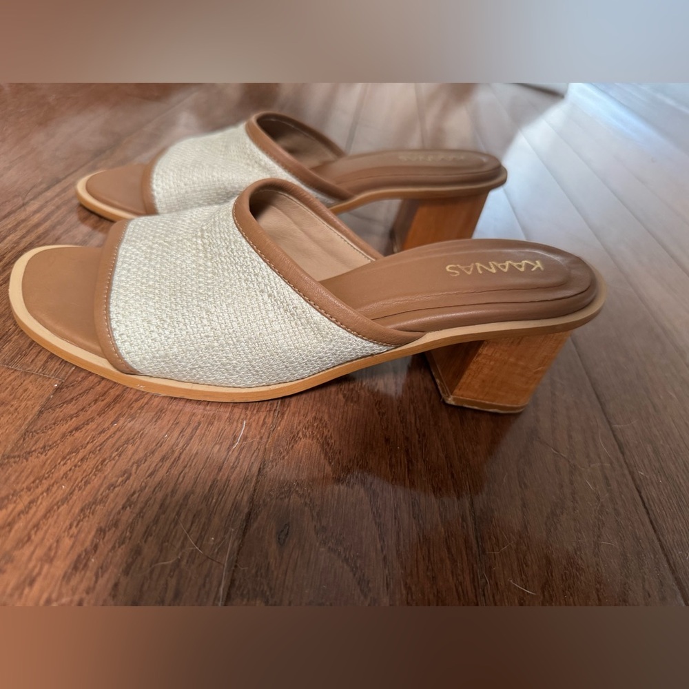 Kaanas Women's Tan and Cream Mules